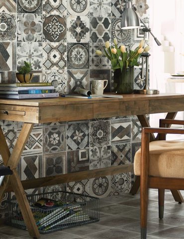 table and chairs against tiled wall from Pritchett's Flooring Design Center in the Colonial Heights, VA area