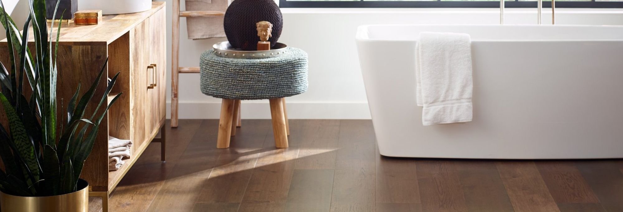 bathroom with hardwood floor from Pritchett's Flooring Design Center in the Colonial Heights, VA area